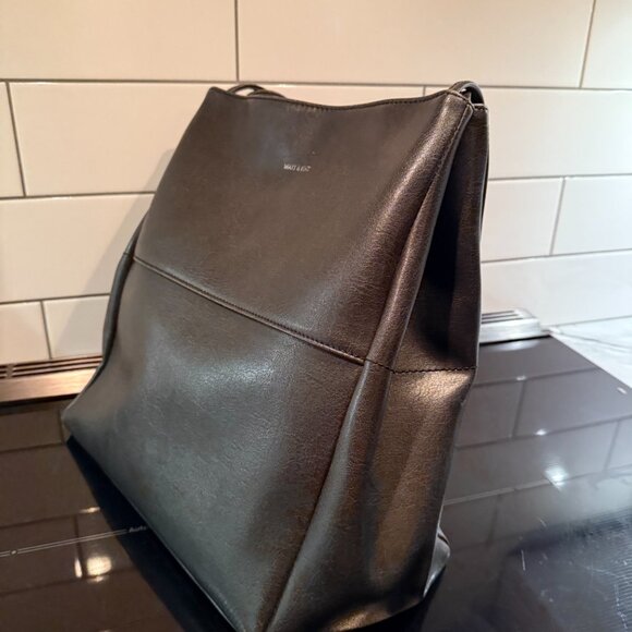 Matt & Nat Vegan Leather Tote – Black – Minimalist Chic - Picture 2 of 5